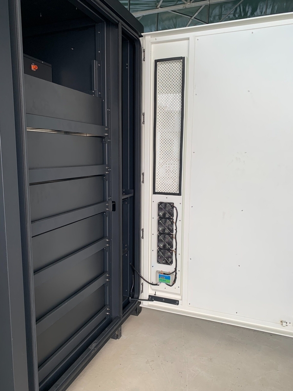 2200kg LFP Battery Case , C&i Energy Battery Cabinet 110 Kw Liquid Cooling Method